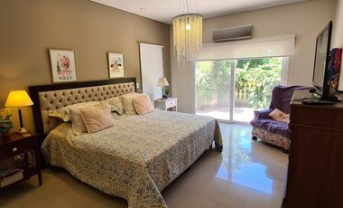 Casa de categoria en Abril Club de Campo