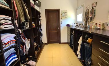 Casa de categoria en Abril Club de Campo