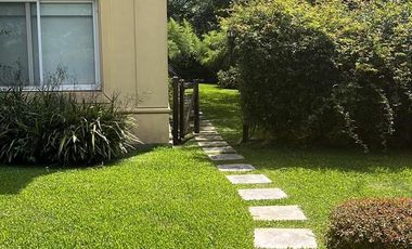 Casa de categoria en Abril Club de Campo