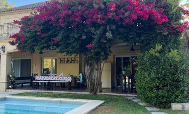 Casa de categoria en Abril Club de Campo