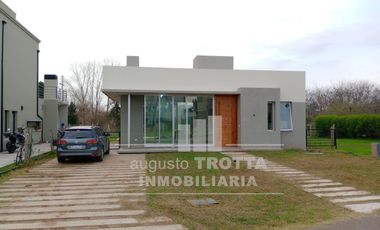CASA A ESTRENAR  EN UNA PLANTA