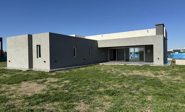 CASA EN VENTA EN BARRIO SAN SIMON CANNING