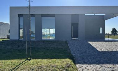 CASA EN VENTA EN BARRIO SAN SIMON CANNING