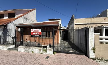 Casa tres ambientes con cochera patio y terraza en Sarandi
