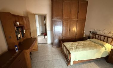 Casa tres ambientes con cochera patio y terraza en Sarandi