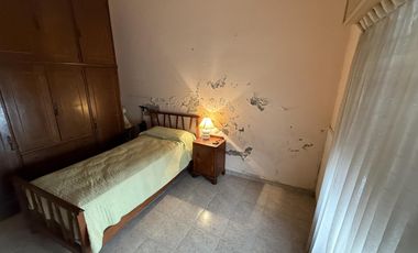 Casa tres ambientes con cochera patio y terraza en Sarandi