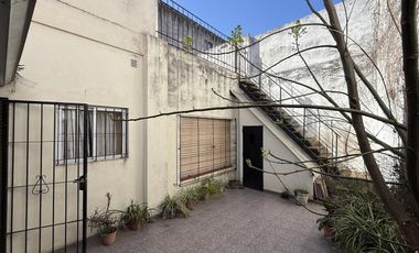 Casa tres ambientes con cochera patio y terraza en Sarandi