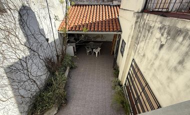 Casa tres ambientes con cochera patio y terraza en Sarandi