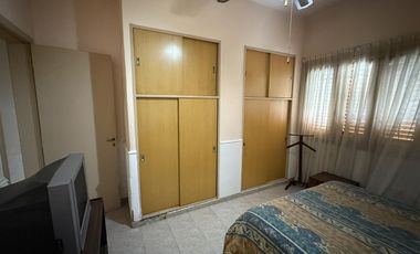 Casa tres ambientes con cochera patio y terraza en Sarandi