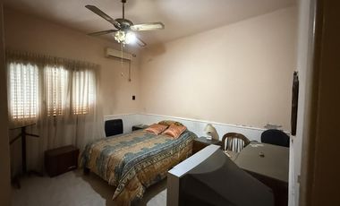 Casa tres ambientes con cochera patio y terraza en Sarandi