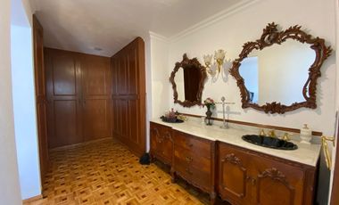 CASA EN VENTA EN LOMAS ANAHUAC! CALLE CERRADA CON SEGURIDAD