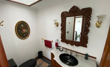 CASA EN VENTA EN LOMAS ANAHUAC! CALLE CERRADA CON SEGURIDAD