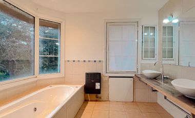 Venta, chalet 4 ambientes frente al golf, Sierra de los padres