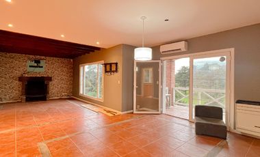 Venta, chalet 4 ambientes frente al golf, Sierra de los padres