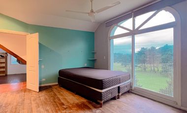 Venta, chalet 4 ambientes frente al golf, Sierra de los padres