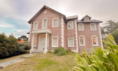 Venta, chalet 4 ambientes frente al golf, Sierra de los padres