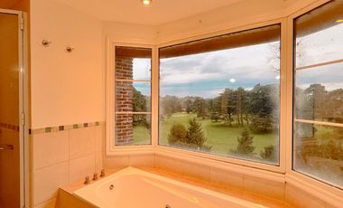 Venta, chalet 4 ambientes frente al golf, Sierra de los padres