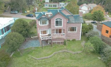 Venta, chalet 4 ambientes frente al golf, Sierra de los padres