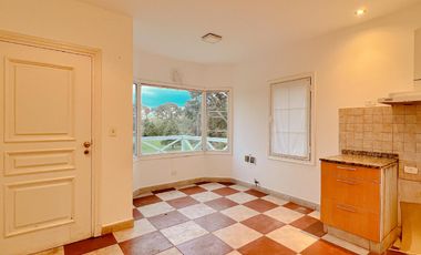 Venta, chalet 4 ambientes frente al golf, Sierra de los padres