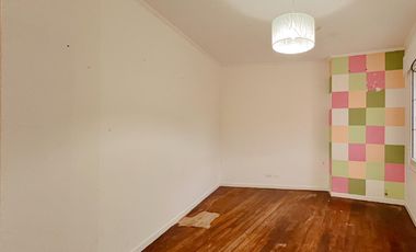 Venta, chalet 4 ambientes frente al golf, Sierra de los padres