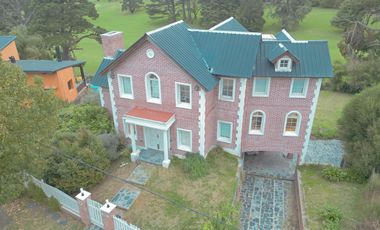 Venta, chalet 4 ambientes frente al golf, Sierra de los padres