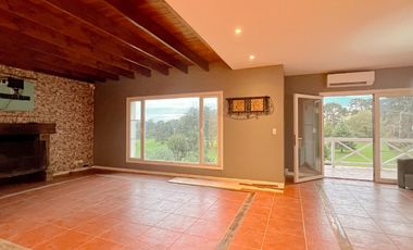 Venta, chalet 4 ambientes frente al golf, Sierra de los padres