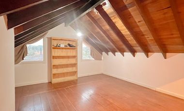 Venta, chalet 4 ambientes frente al golf, Sierra de los padres