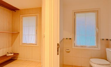 Venta, chalet 4 ambientes frente al golf, Sierra de los padres