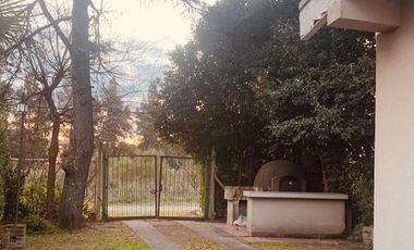 Casa en venta - 2 Dormitorios 2 Baños - La Plata