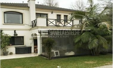 D. Esteche Realty & Home.  Villa Olivos Casa Classica