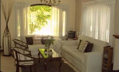 D. Esteche Realty & Home.  Villa Olivos Casa Classica