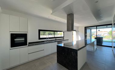 casa  en  venta en barrio san marco, Villanueva,  tigre