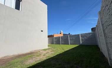 Dúplex en venta - 3 Dormitorios 2 Baños - Necochea