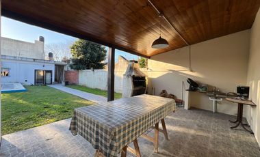 Casa en Monte Grande - 2 o 3 dormitorios - Pileta - APTO CREDITO