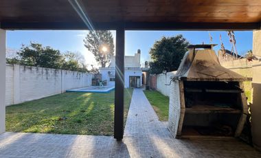 Casa en Monte Grande - 2 o 3 dormitorios - Pileta - APTO CREDITO