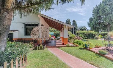 Casa en Luis Guillon - Quinta doble terreno - 3 dormitorios - pileta