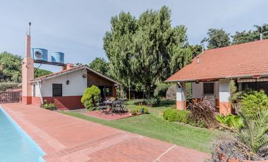 Casa en Luis Guillon - Quinta doble terreno - 3 dormitorios - pileta