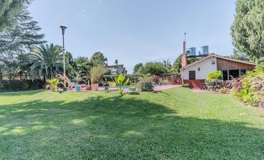 Casa en Luis Guillon - Quinta doble terreno - 3 dormitorios - pileta