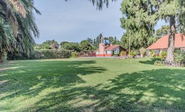 Casa en Luis Guillon - Quinta doble terreno - 3 dormitorios - pileta