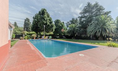 Casa en Luis Guillon - Quinta doble terreno - 3 dormitorios - pileta