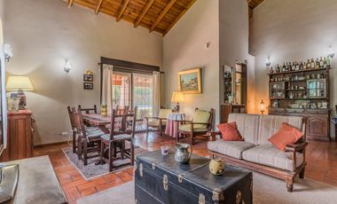 Casa en Luis Guillon - Quinta doble terreno - 3 dormitorios - pileta