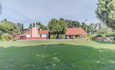 Casa en Luis Guillon - Quinta doble terreno - 3 dormitorios - pileta