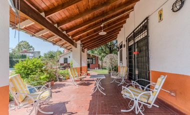 Casa en Luis Guillon - Quinta doble terreno - 3 dormitorios - pileta