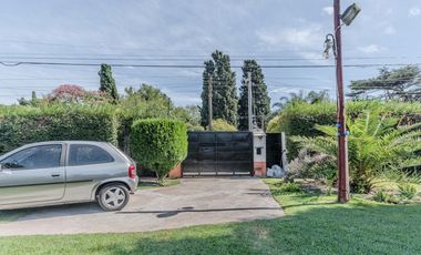 Casa en Luis Guillon - Quinta doble terreno - 3 dormitorios - pileta