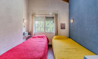 Casa en Luis Guillon - Quinta doble terreno - 3 dormitorios - pileta