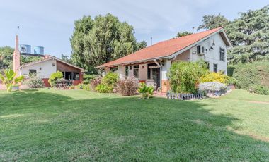 Casa en Luis Guillon - Quinta doble terreno - 3 dormitorios - pileta