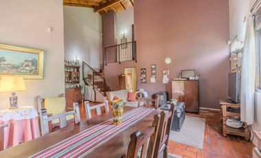 Casa en Luis Guillon - Quinta doble terreno - 3 dormitorios - pileta