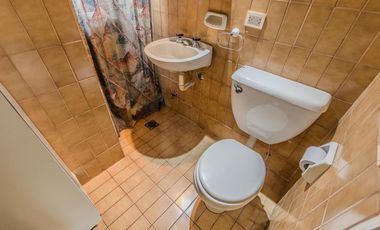 Casa en Luis Guillon - Quinta doble terreno - 3 dormitorios - pileta