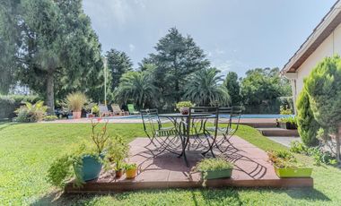 Casa en Luis Guillon - Quinta doble terreno - 3 dormitorios - pileta