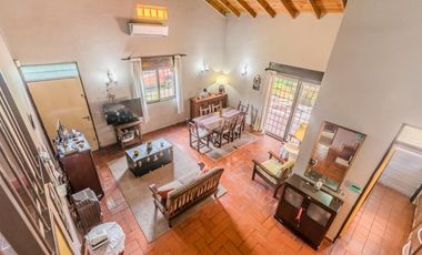 Casa en Luis Guillon - Quinta doble terreno - 3 dormitorios - pileta